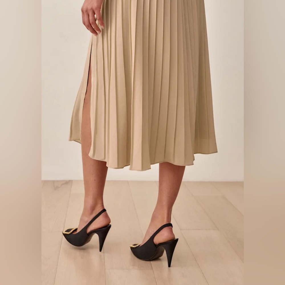 Elegant Reformation Verona Skirt Buff. Side buttons, pleated, sexy slit Timeless - Picture 4 of 10